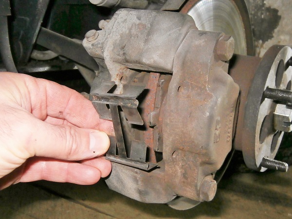 Remove clip from the front brake caliper on Austin Mini