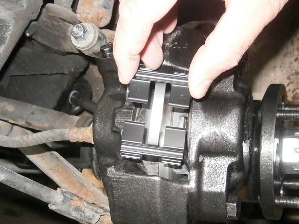 Fit clip on the brake caliper on Austin Mini