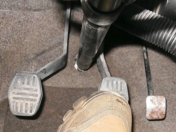 Press brake pedal on Mini classic