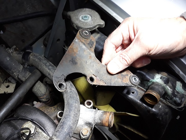 Retirer patte supérieure de radiateur