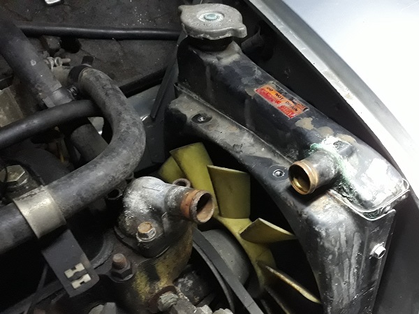 Radiateur de Mini Austin sans sa patte supérieure