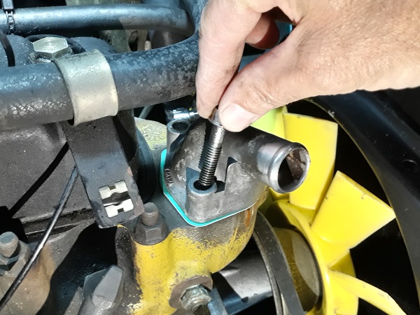 Positionner une vis de cloche de thermostat
