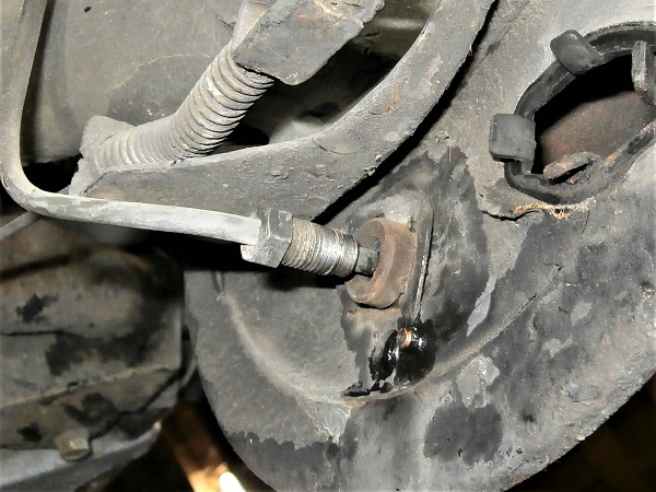 Déboîter tuyau de frein du cylindre de roue Mini Classic