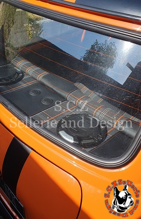 Tablette arrière Austin Mini tissu à rayures et motif orange