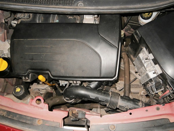 Top view of the Renault Twingo 2 air filter